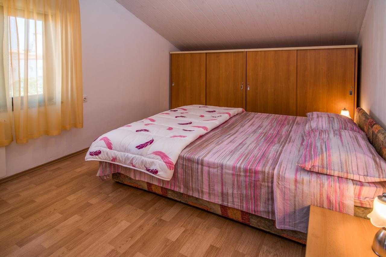 קרק Apartment Sandra Krk מראה חיצוני תמונה