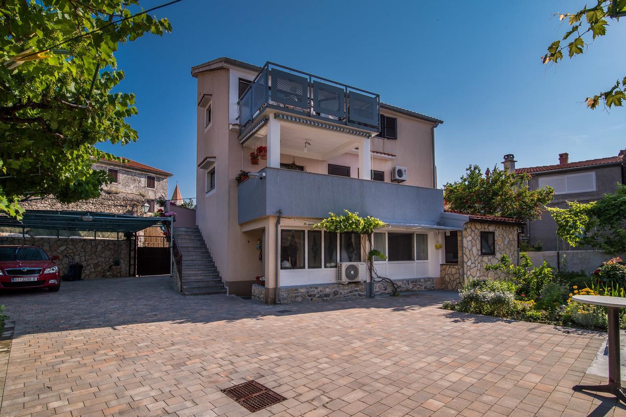 קרק Apartment Sandra Krk מראה חיצוני תמונה