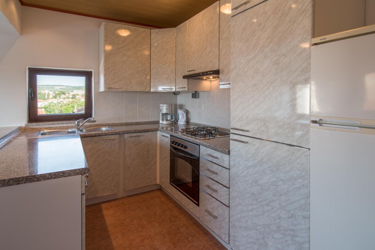 קרק Apartment Sandra Krk מראה חיצוני תמונה