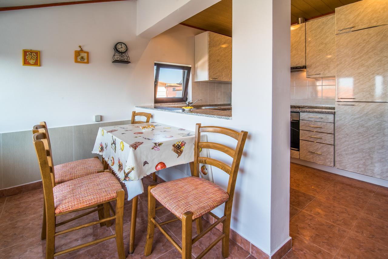 קרק Apartment Sandra Krk מראה חיצוני תמונה