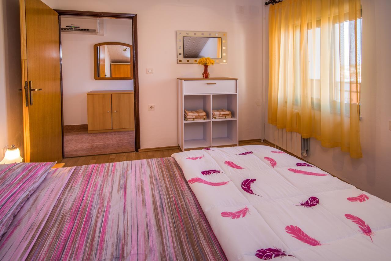 קרק Apartment Sandra Krk מראה חיצוני תמונה