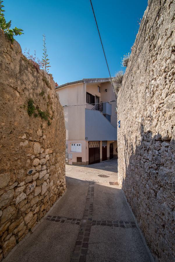 קרק Apartment Sandra Krk מראה חיצוני תמונה